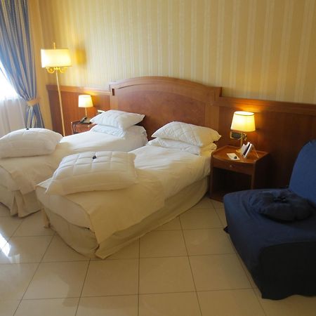 Hotel Joyfull Napoli Bagian luar foto