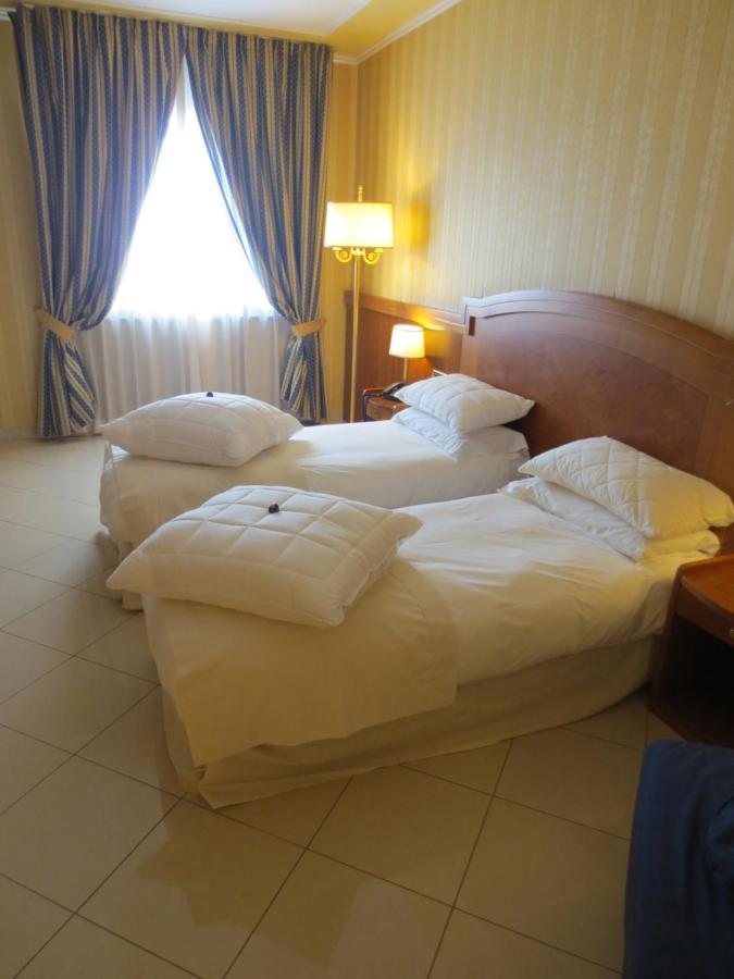 Hotel Joyfull Napoli Bagian luar foto